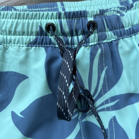 Quicksilver Boxer Lined, 2 front pockets, 1 Velcro elastic drawstring waist,swim - Picture 5 of 9